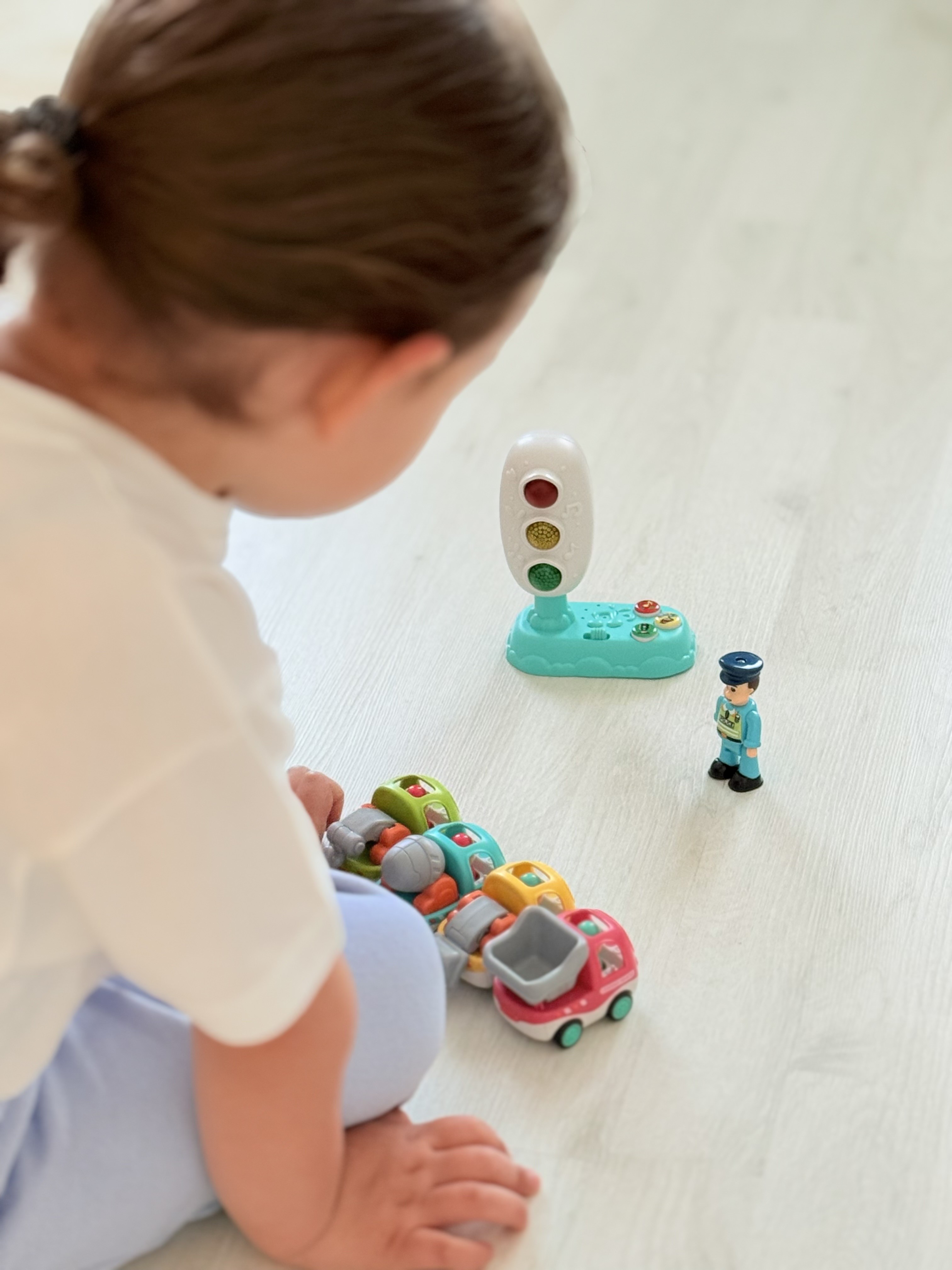 Set Interactiv de 4 Masinute cu Politist si Semafor, Multicolor, Plastic, Sunete si Lumini, 18 luni+ - 3 | YEO